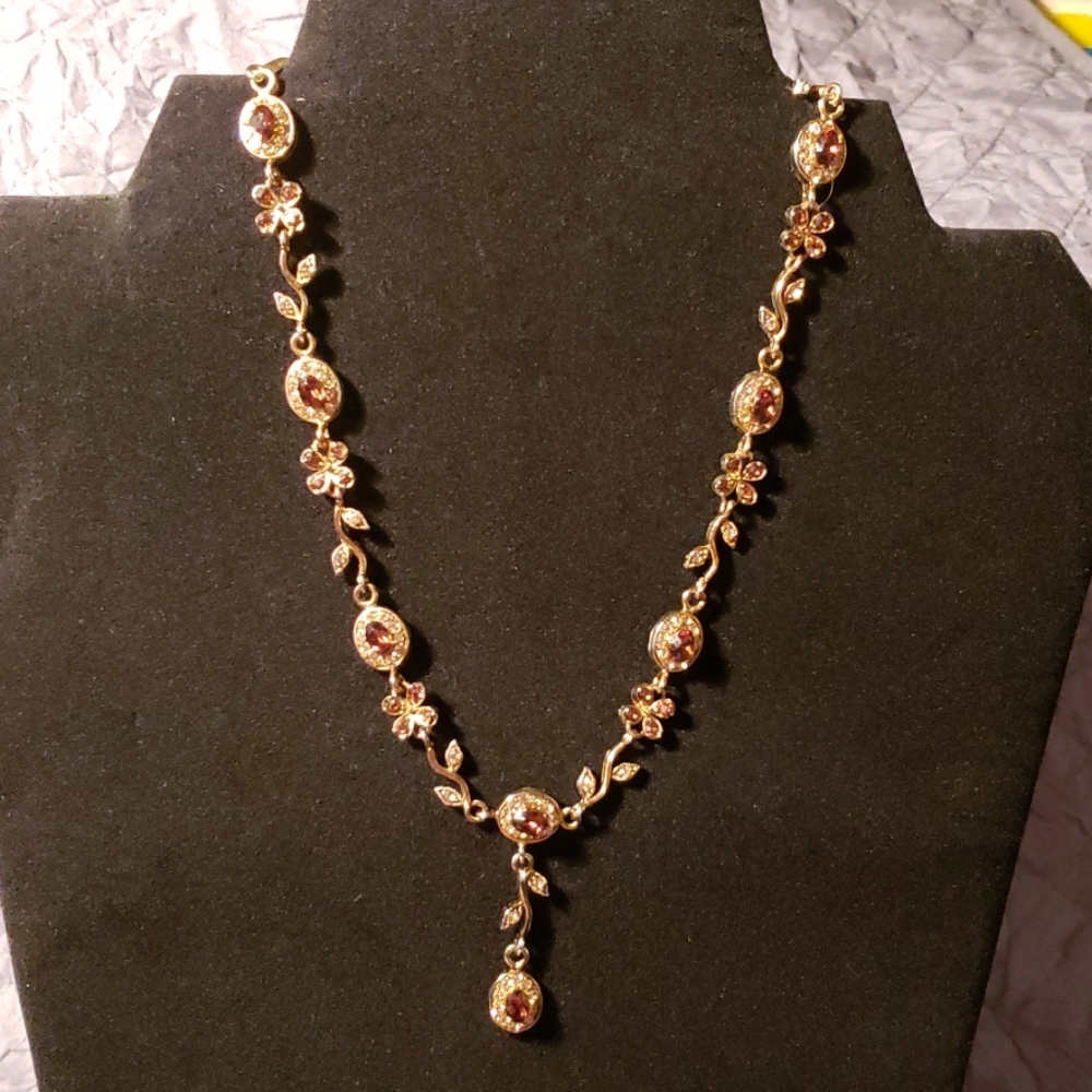 S🌷LE! 3/$10. Crystal Topaz Floral Design Necklace